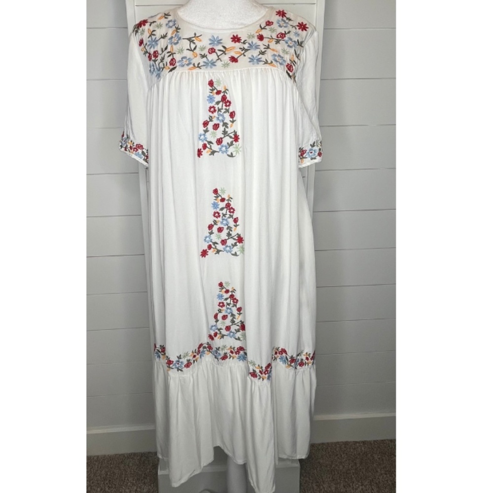 White Orange Creek Embroidered Dress Size Medium